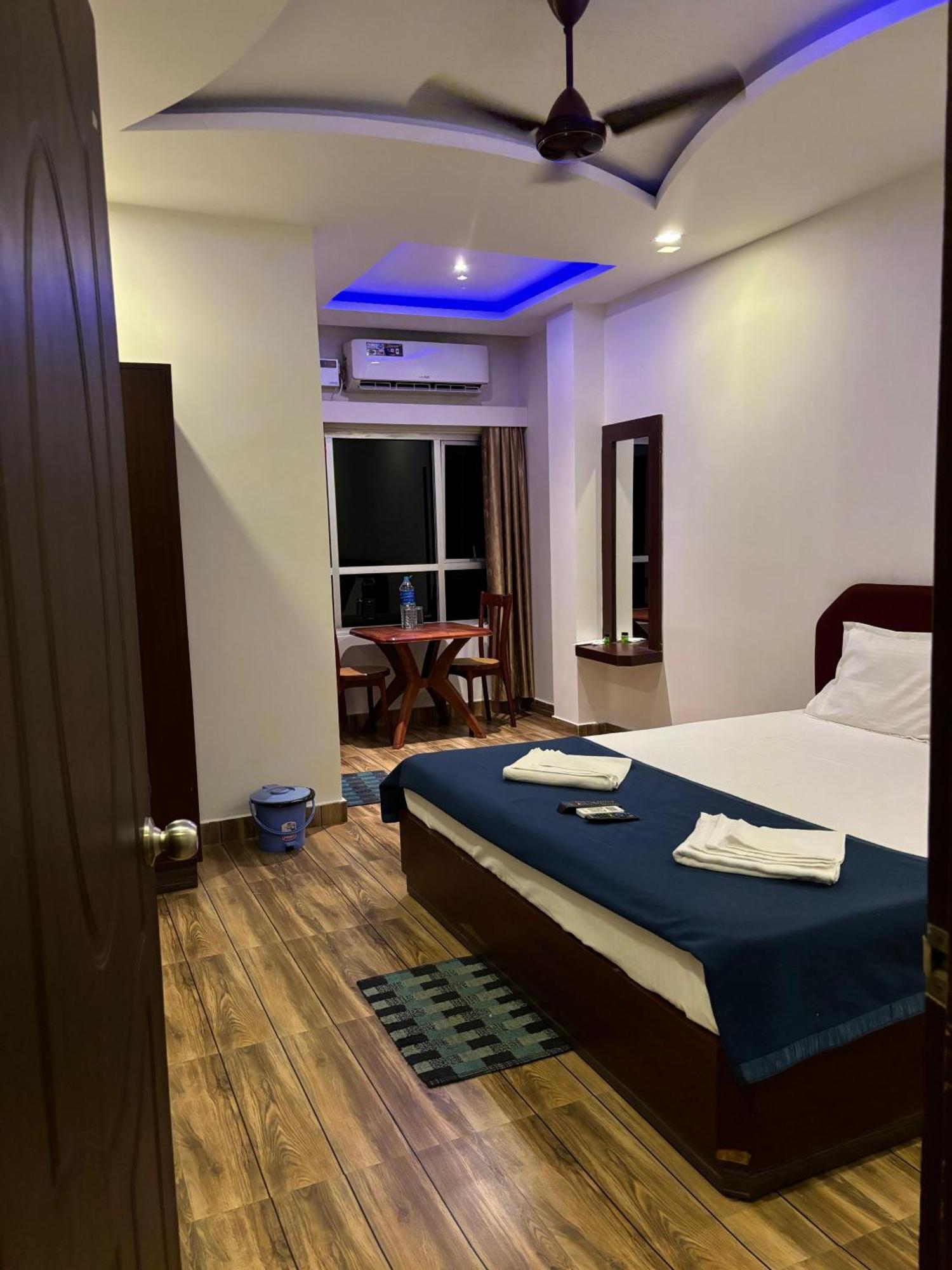 The Tamarind Tree Hotel & Restaurant Shadipur Bagian luar foto