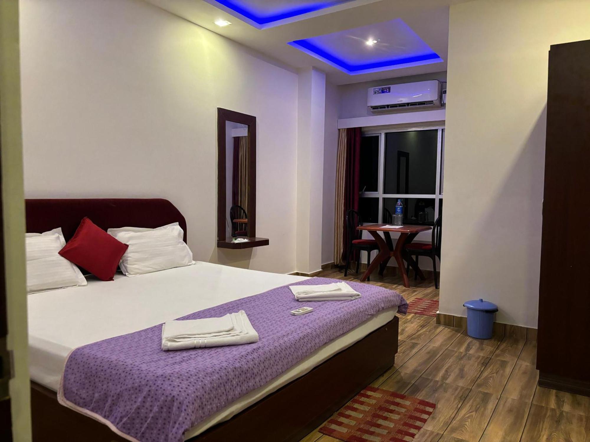 The Tamarind Tree Hotel & Restaurant Shadipur Bagian luar foto